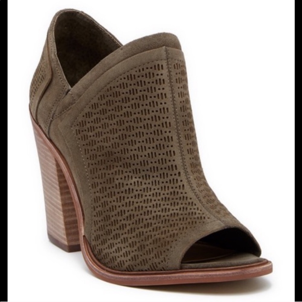 ❗️NEW❗️Vince Camuto Booties